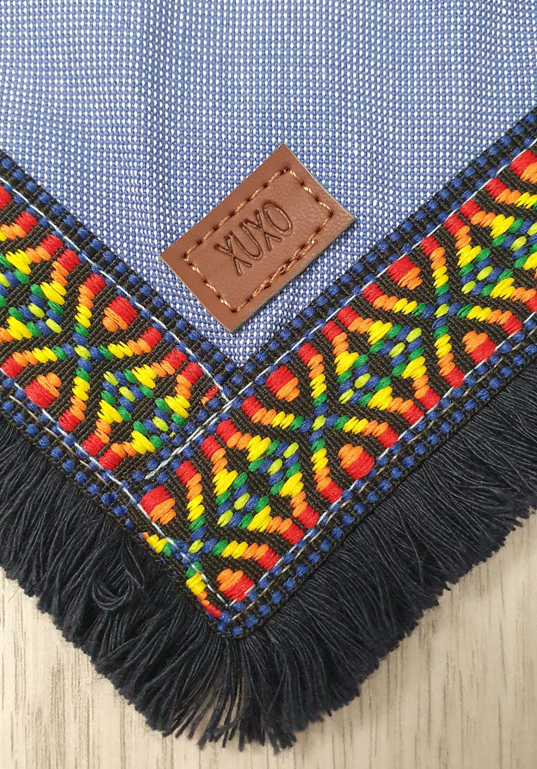 Handgefertigtes Boho-Hunde-Bandana, aus Mexiko, jeansblau/bunt, schwarze Fransen (mit Druckknöpfen), S, M – Bild 3