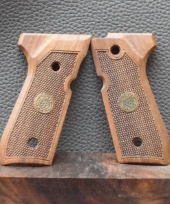 Beretta Mod.92FS, Motiv punzierte Oberfläche mit Logo, MAK-Grips, Walnuss, Neuware zum Sonderpreis!