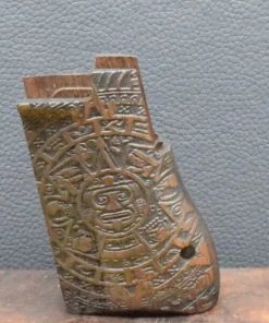 IMI Desert Eagle , Ausführung 13, Maori, Nußbaum