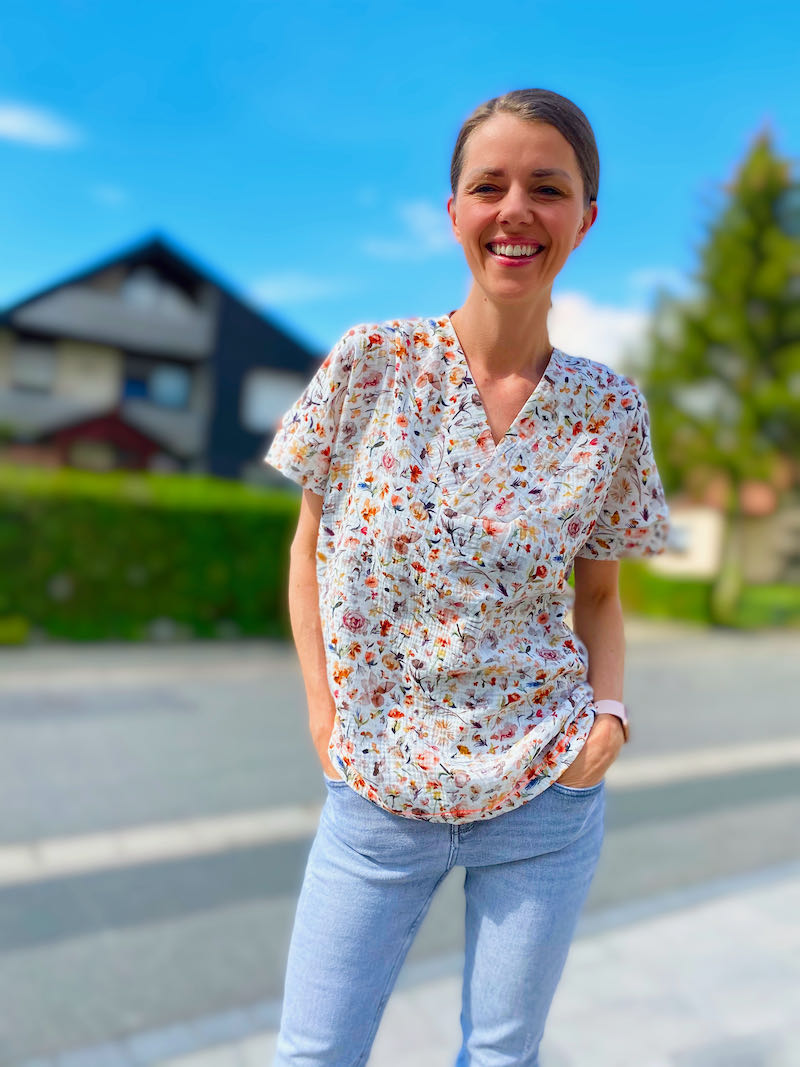 Gauze, Musselin Stoff – Blumen und Rosen auf Weiß – Bild 6