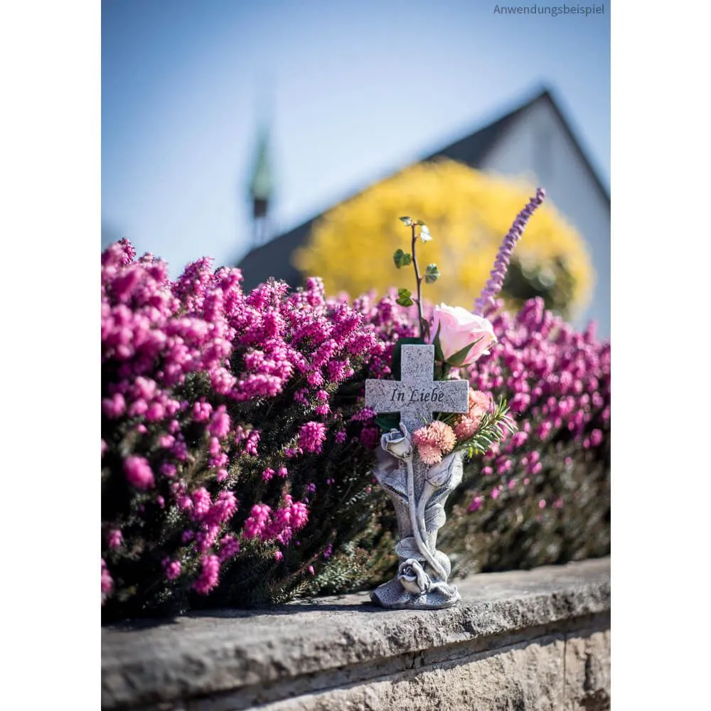 Graue Grabvase mit Sockel „In Liebe“ verziert mit Rosen Kreuz – Bild 4