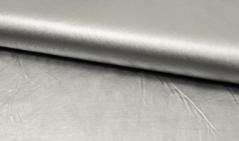 Kunstleder, leicht fallend, Knitteroptik – Silber