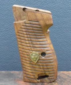 SIG, P 210, Ausführung 11, gestreift, Swisskreuz Emblem, Nußbaum