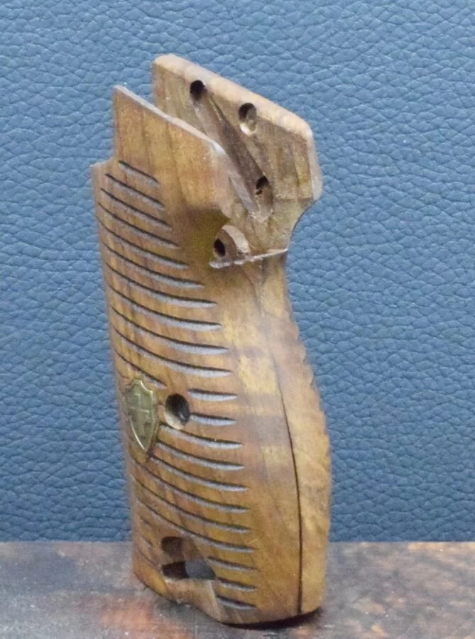 SIG, P 210, Ausführung 11, gestreift, Swisskreuz Emblem, Nußbaum – Bild 4