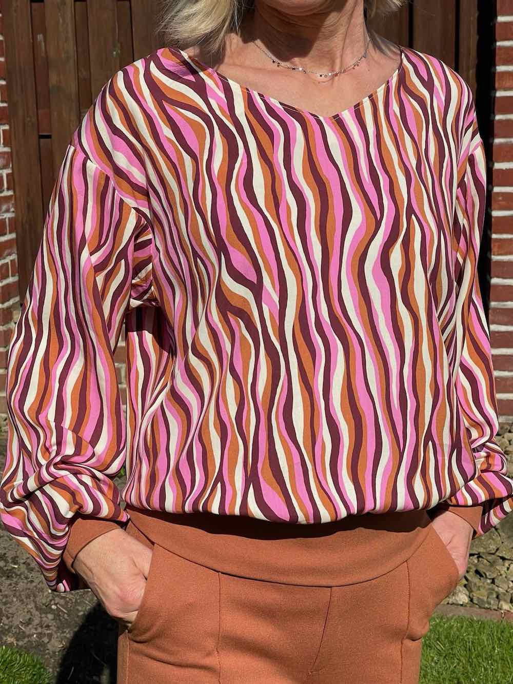 Viskose, grafische Zebra Musterung Rosa, Ecru, Beere – Bild 4