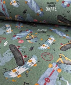Sweatshirtstoff, Skater Druck auf Grün – Digitaldruck