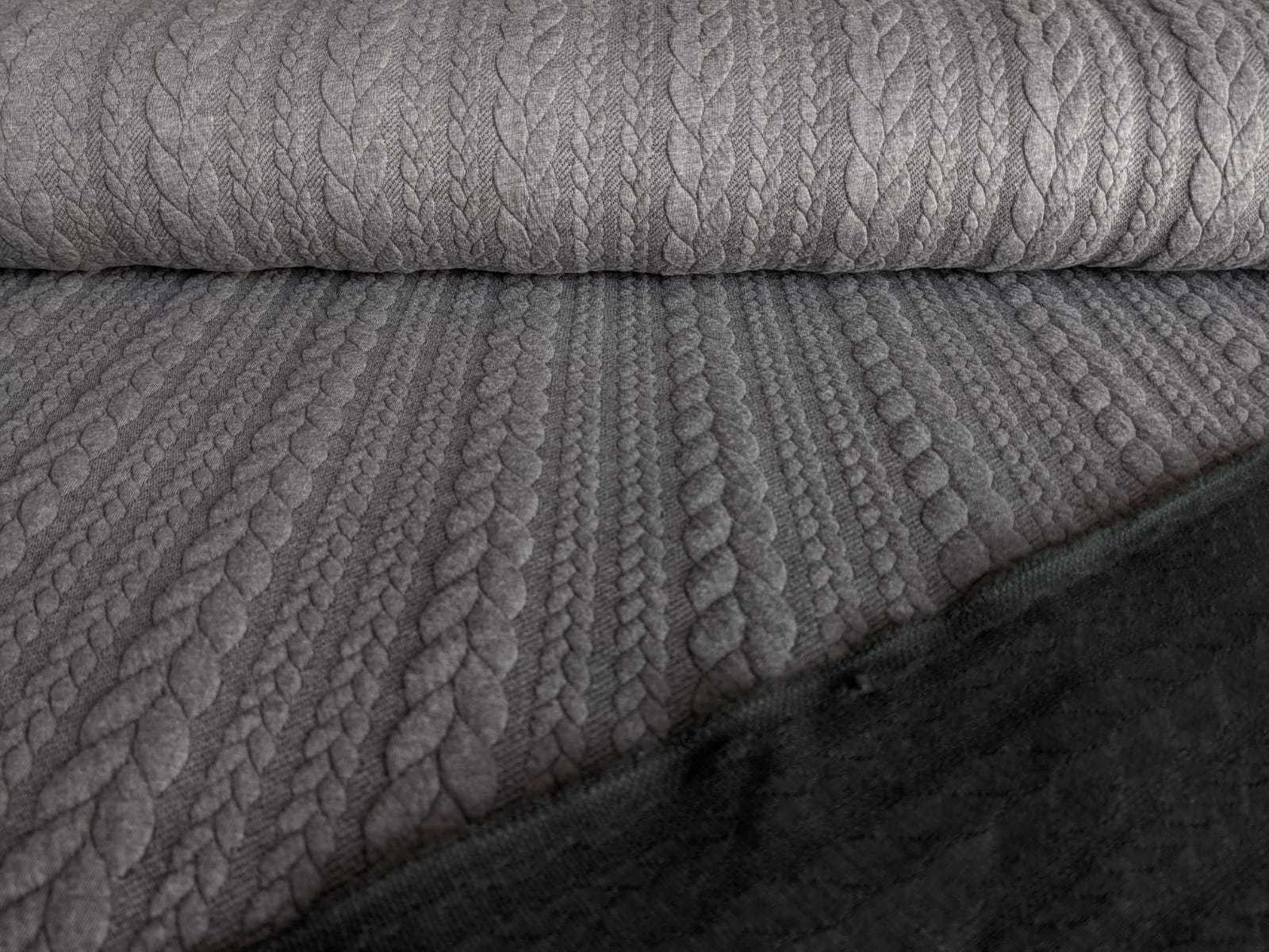 Dehnbarer Strickstoff mit Zopfmuster, Grau