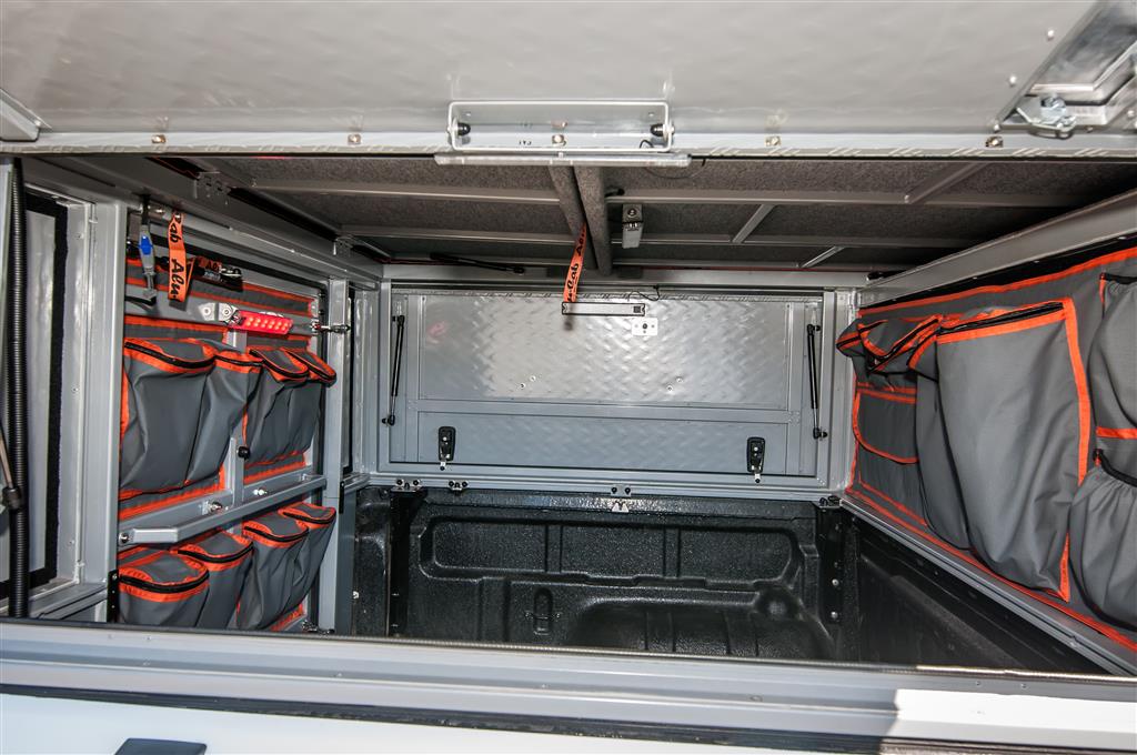 Alu-Cab Canopy Camper Nissan Navara D23 D/ Cab Bj. 2015+ in schwarz – Bild 7