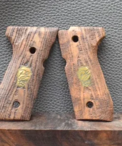 Beretta Mod.92FS, Motiv gestreifte Oberfläche mit PB Logo Messing, Walnuss, Neuware zum Sonderpreis!