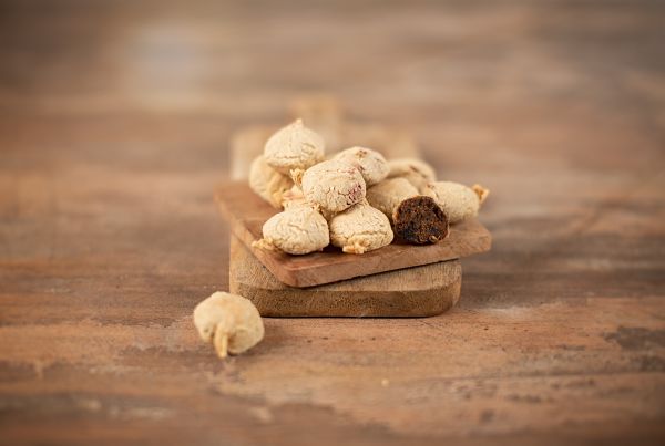 Paul & Paulina Canapé Wild mit Kokoscrunch (Wildfleisch, Kokos und Aprikosen)