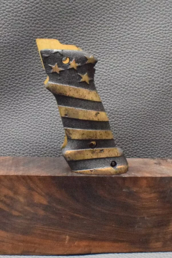 Colt 1911, Targetgriff, Walnuss, Logo American Style, Neuware, Zum Sonderpreis ! – Bild 2