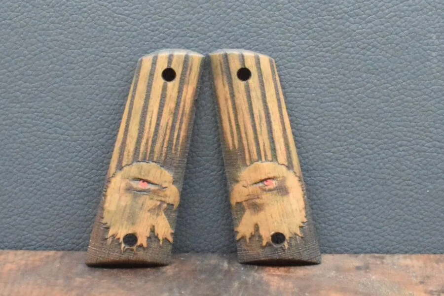 Colt 1911 , Ausführung 21, Hawk, Nußbaum – Bild 2