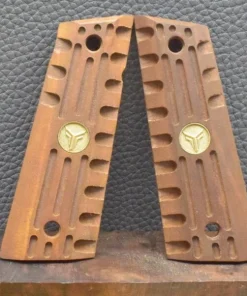 Colt 1911 , Ausführung 8, hell, Messing Logo, Nußbaum