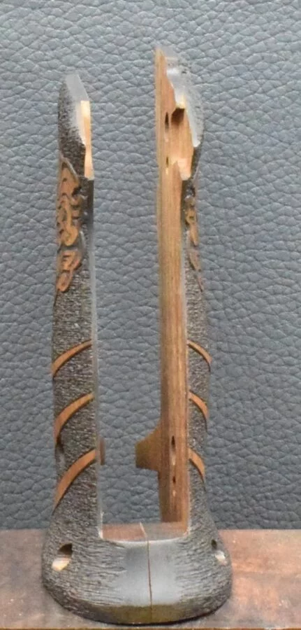 Colt 1911, Targetgriff, Ausführung 10, Löwenkopf, Nußbaum – Bild 3