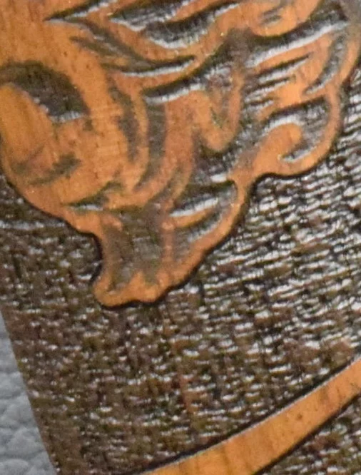 Colt 1911, Targetgriff, Ausführung 10, Löwenkopf, Nußbaum – Bild 5