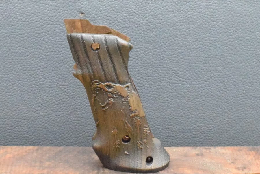 Colt 1911, Targetgriff, Ausführung 13, Bär, Nußbaum