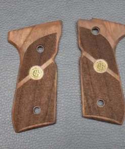 Beretta Modell 92 F, Compakt, Walnuss, Oberfläche/Punziert/Fischhaut, Befestigung von der Seite, Neuware zum Sonderpreis!