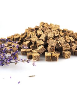 Relax Snacks, für mehr innere Ruhe (95% Kaninchen, 5% Kräutermischung: Kamille, Passionsblume, Hopfenblüten, Melisse, grüner Hafer, Ringelblumenblüten, Stiefmütterchenkraut, Lavendel, Baldrian)