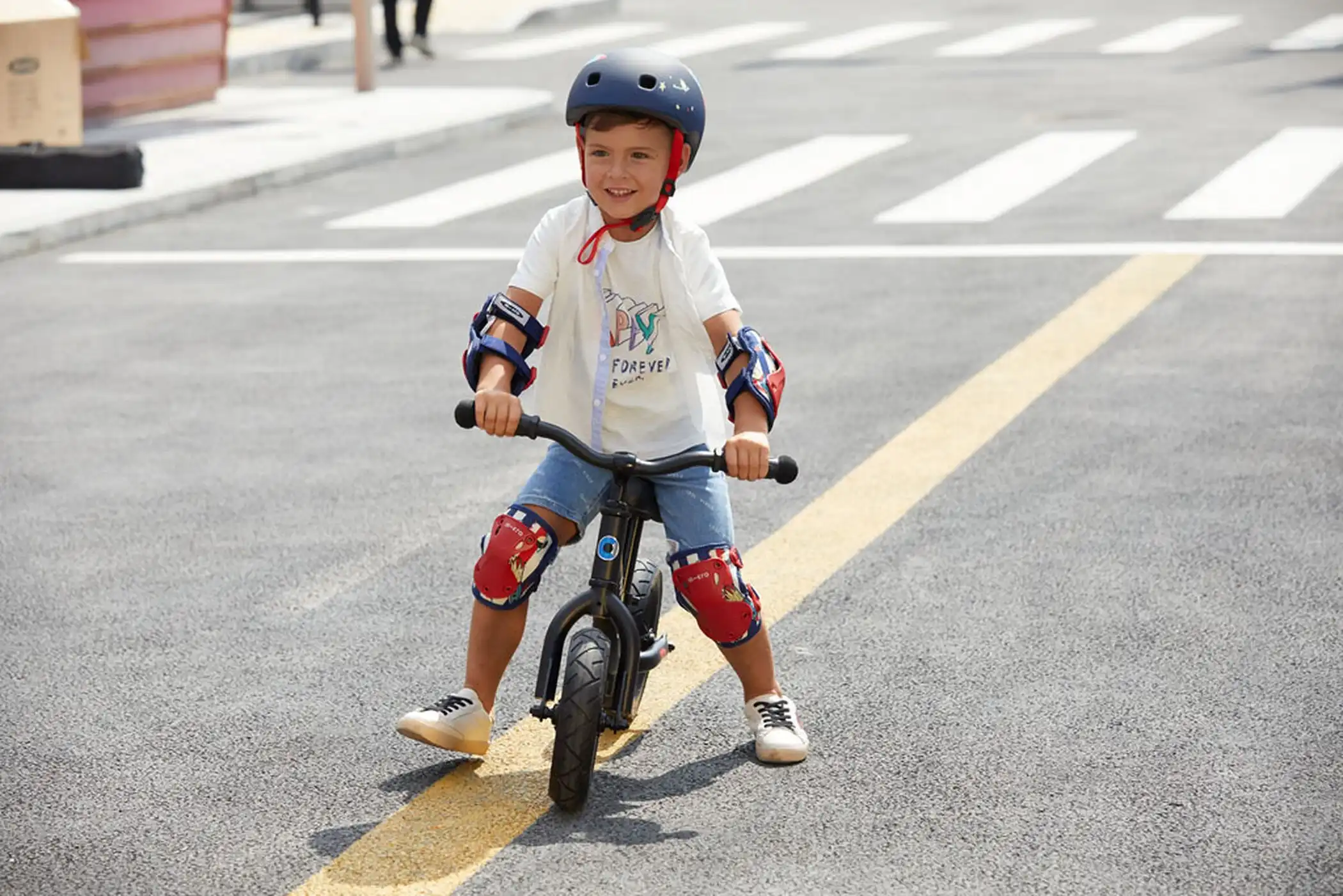 Micro Balance Bike Black – Bild 6