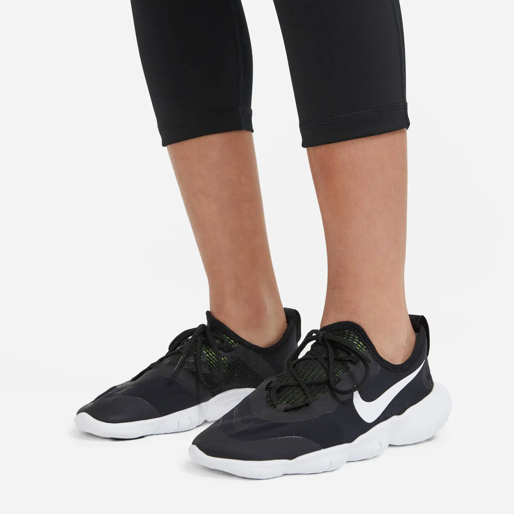 NIKE PRO BIG KIDS' (GIRLS') CA BLACK/WHITE – Bild 5