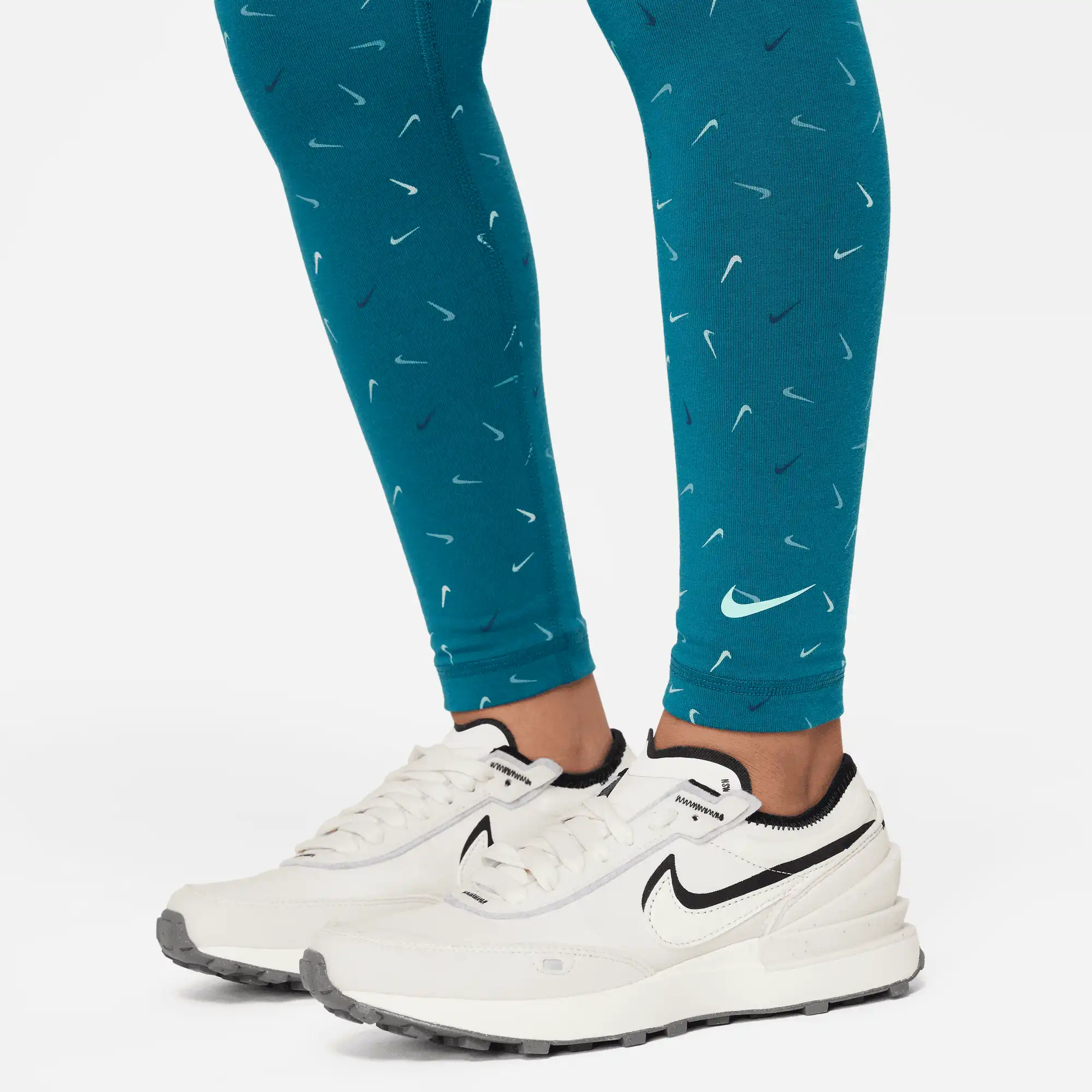 Nike Sportswear Essential Big – Bild 4