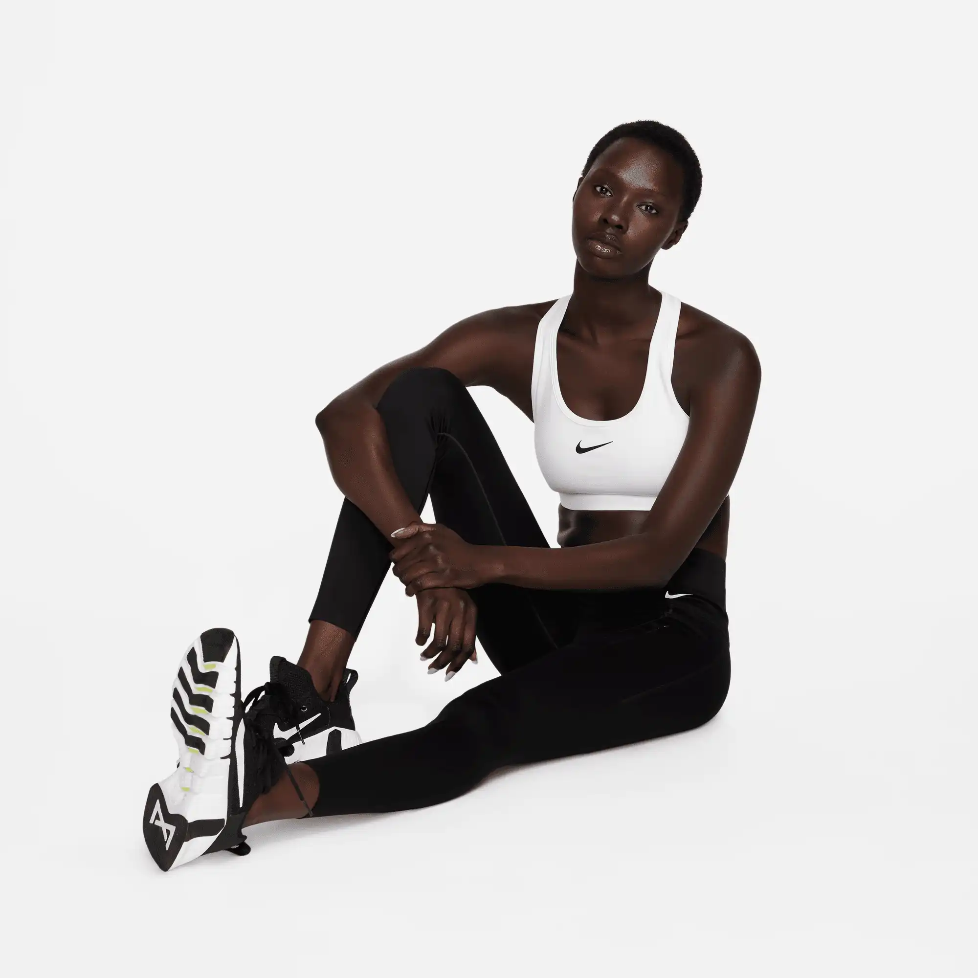 Nike Swoosh Medium Support Wom – Bild 9