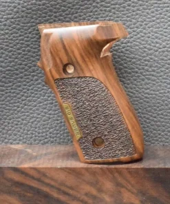 Sig/Sauer, P 228, Oberfläche Punziert/Glatt, Walnuss, Neuware zum Sonderpreis!