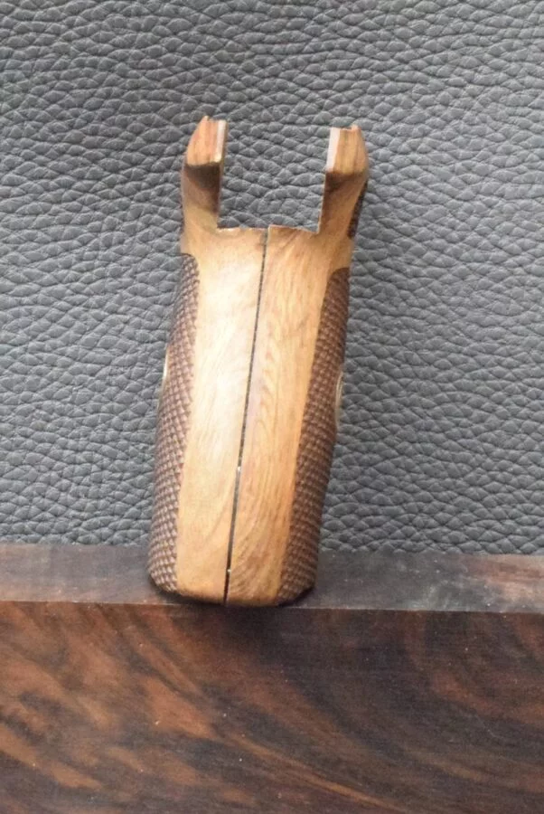 Sig/Sauer, P 228, Motiv Oberfläche Fischhaut/Punziert, Walnuss, Neuware zum Sonderpreis! – Bild 5